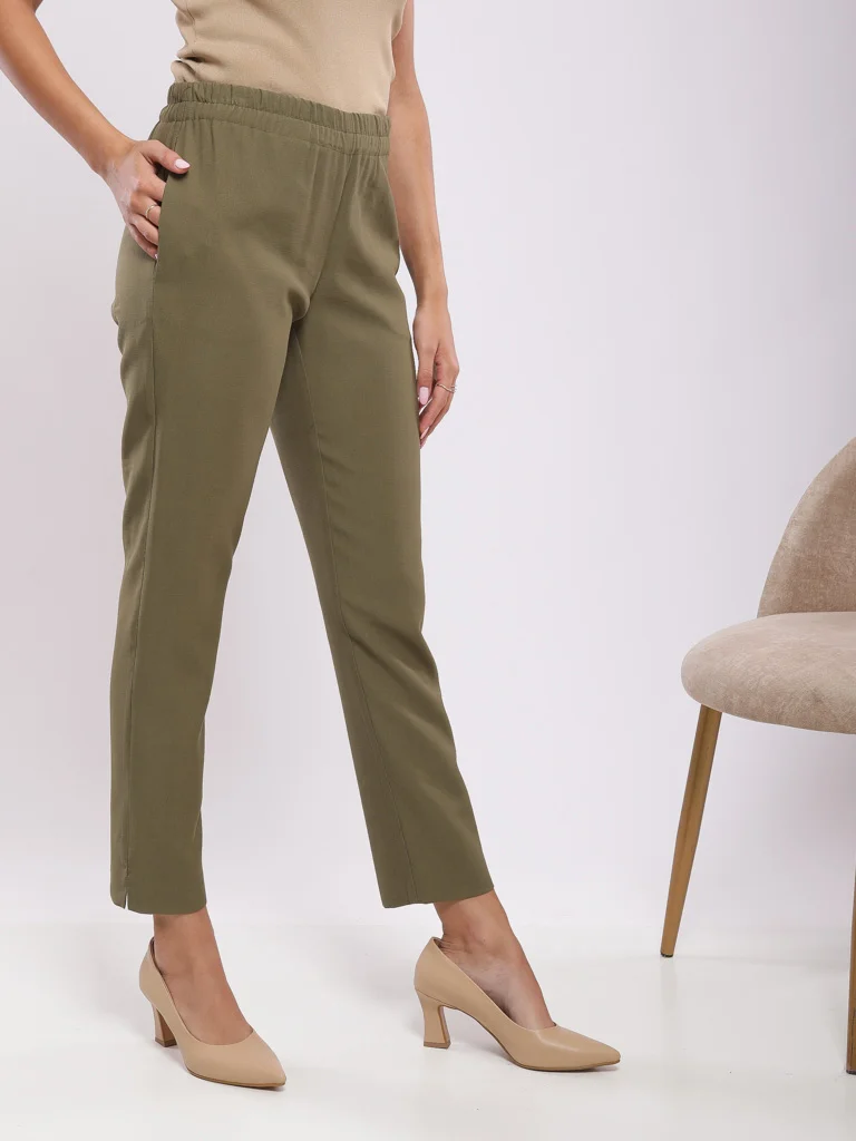 Pantalon 7/8ème fuselé à taille élastiquée