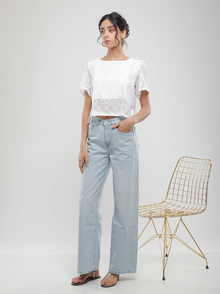 Blouse courte en broderie anglaise