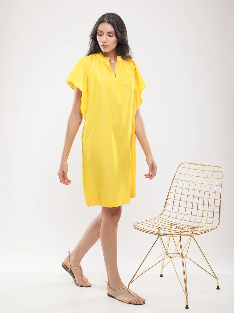 Robe courte manches à volants