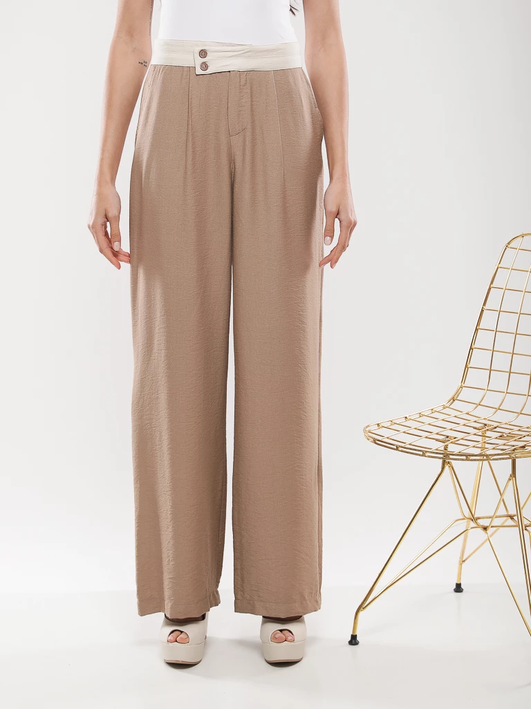 Pantalon large à ceinture contrastante