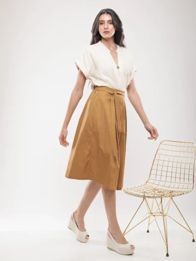 Jupe midi plissée à ceinture nouée