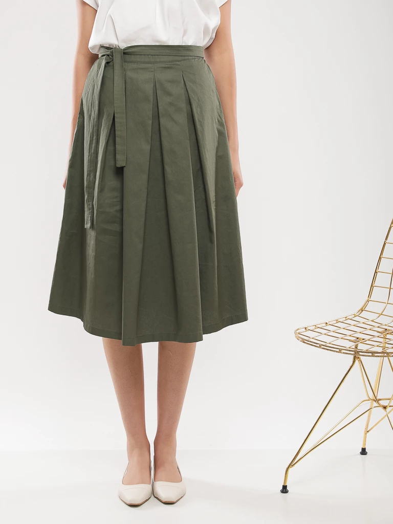 Jupe midi plissée à ceinture nouée