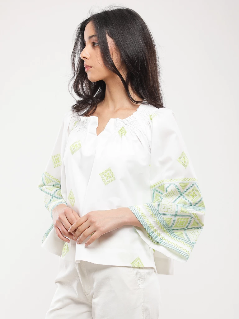 Blouse brodée manches larges