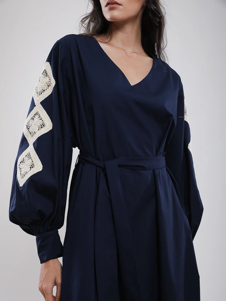 Robe midi manches brodées