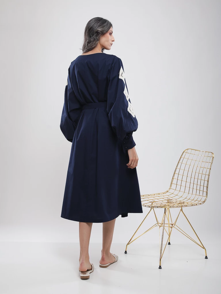 Robe midi manches brodées