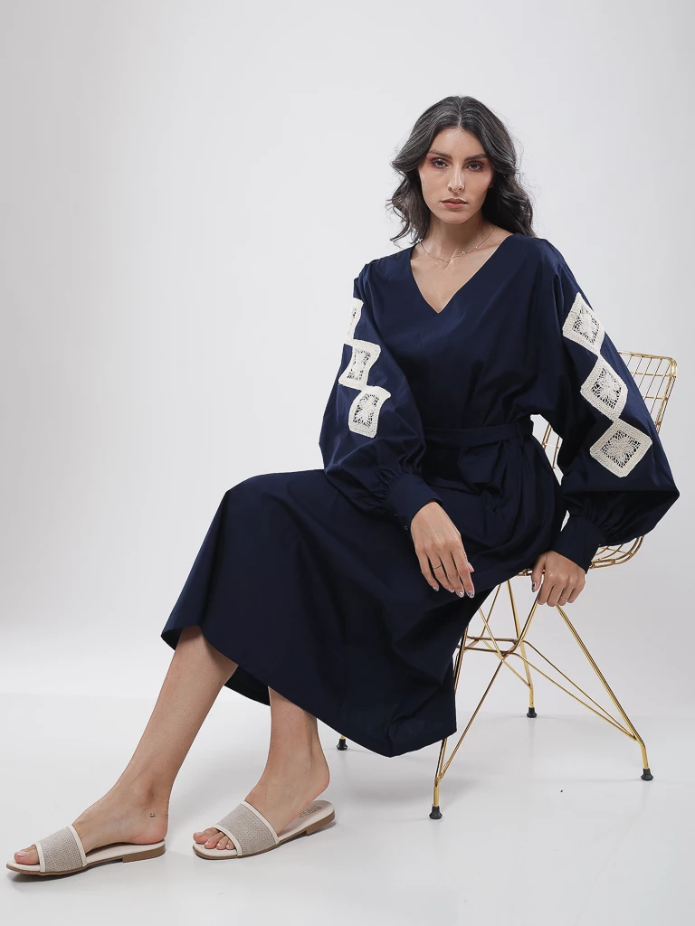 Robe midi manches brodées