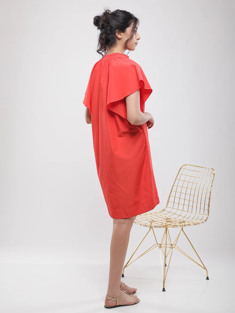 Robe courte manches à volants