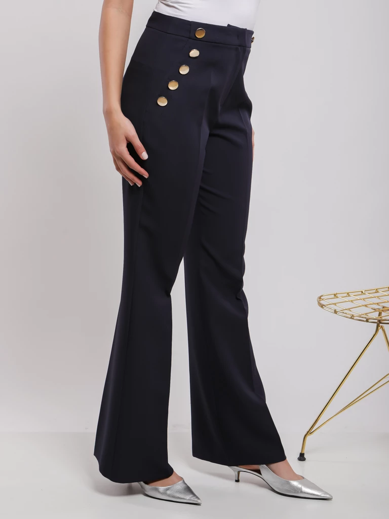 Pantalon flare à boutons dorés