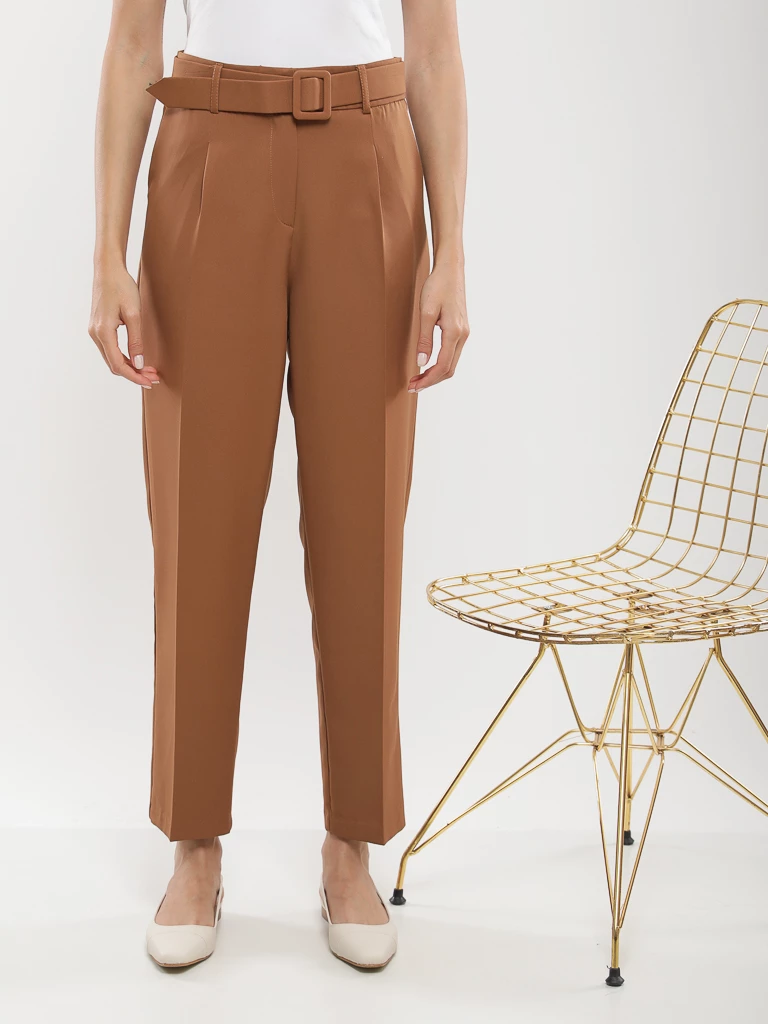 Pantalon carotte taille haute avec ceinture