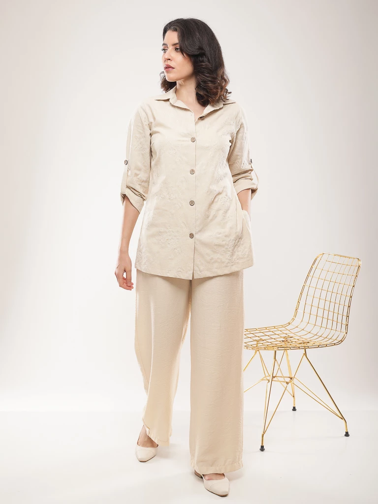 Chemise longue brodée en lin