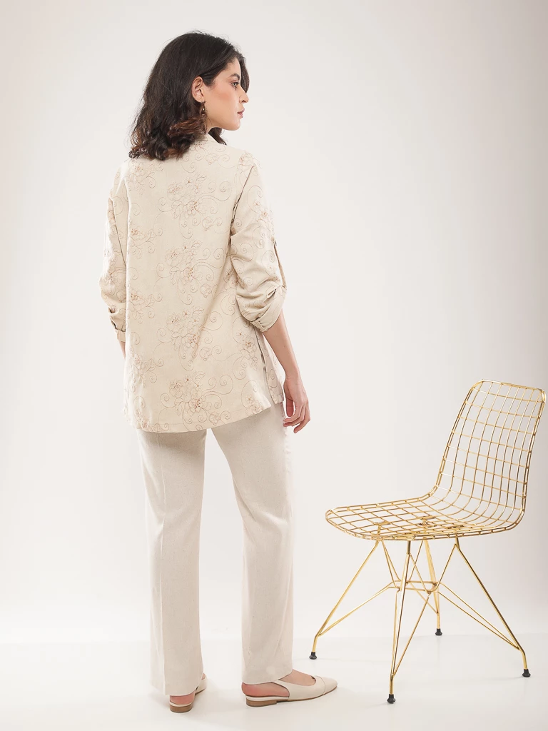 Chemise longue brodée en lin