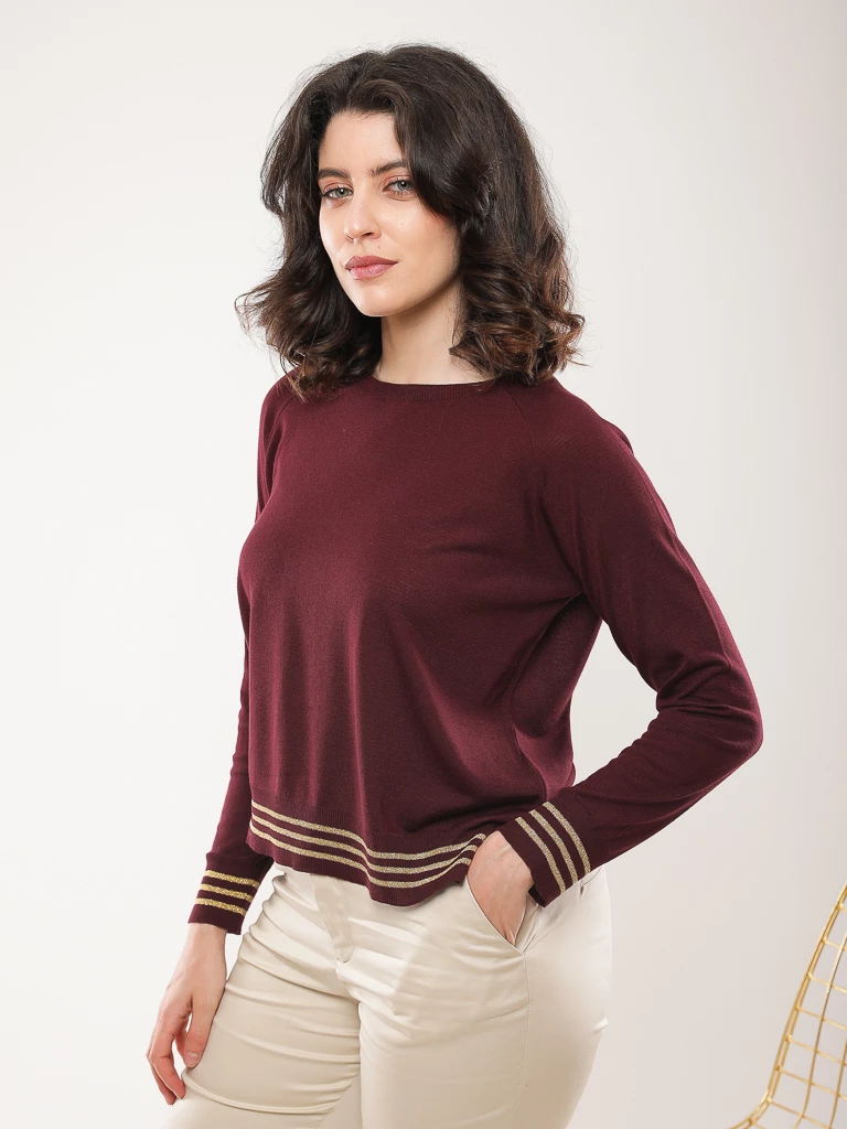 Pull en maille à rayures dorées