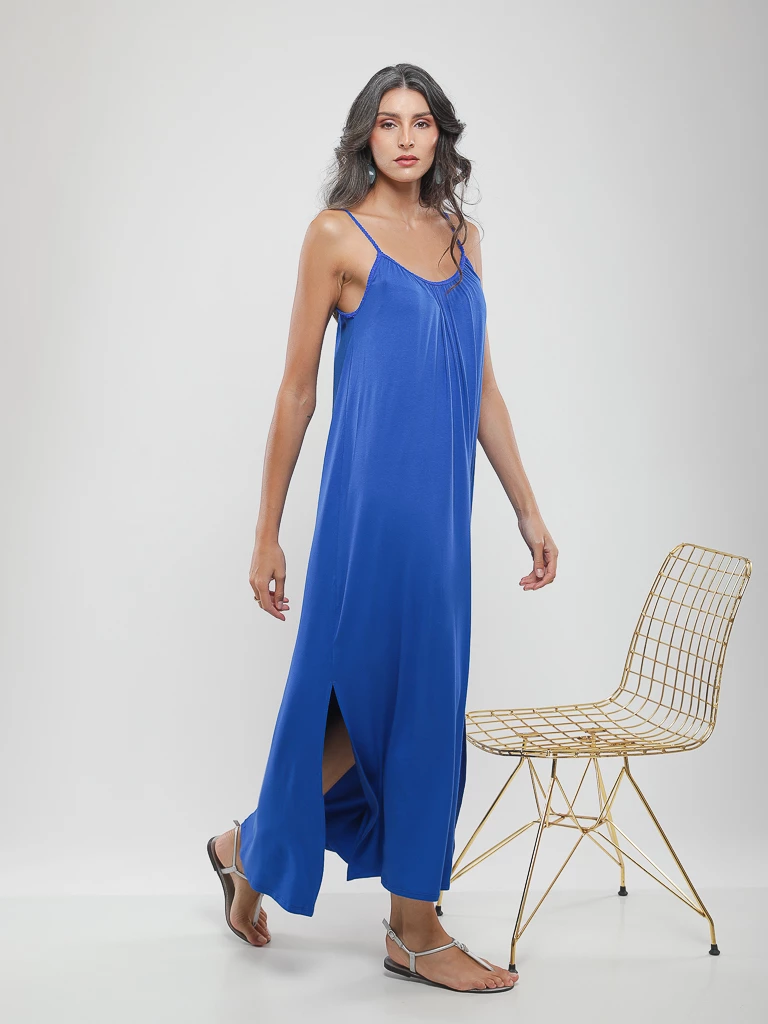 Robe longue à fines bretelles