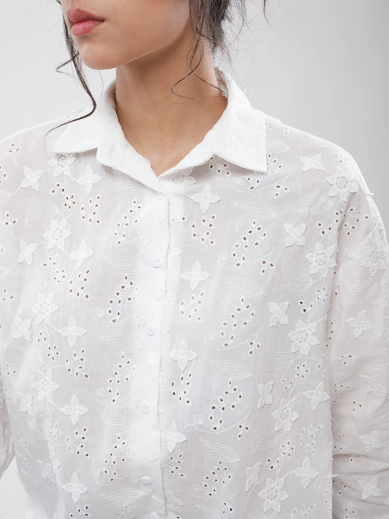 Chemise oversize en broderie anglaise