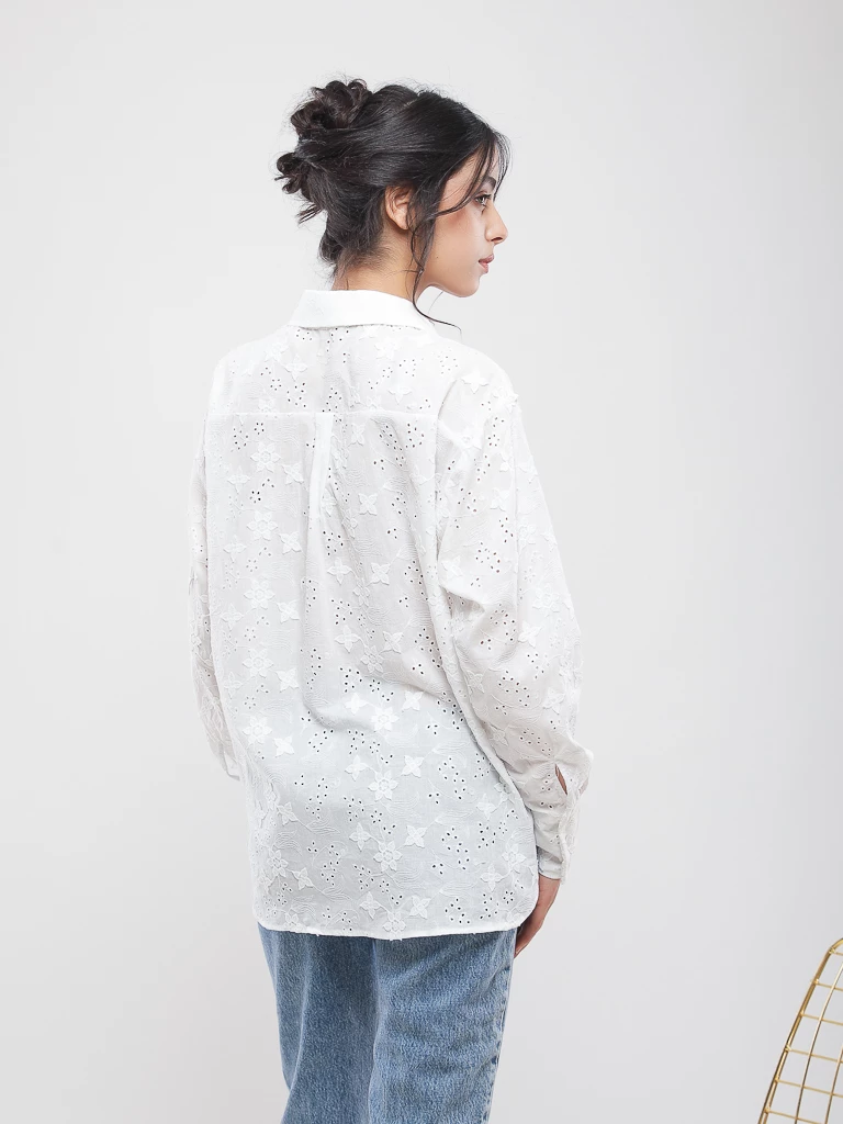 Chemise oversize en broderie anglaise