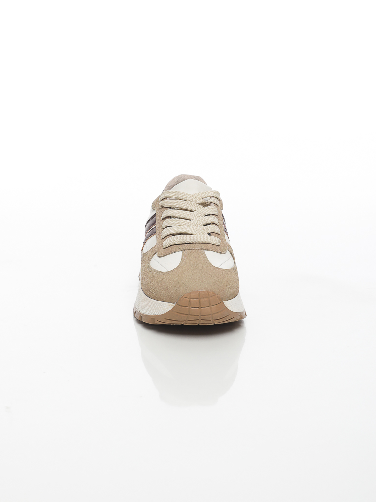 BASKETS AVEC DETAILS LATERAUX