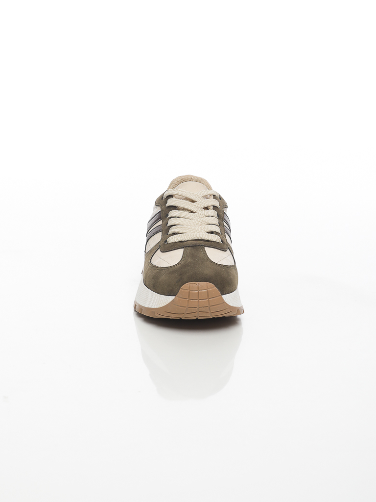 BASKETS AVEC DETAILS LATERAUX