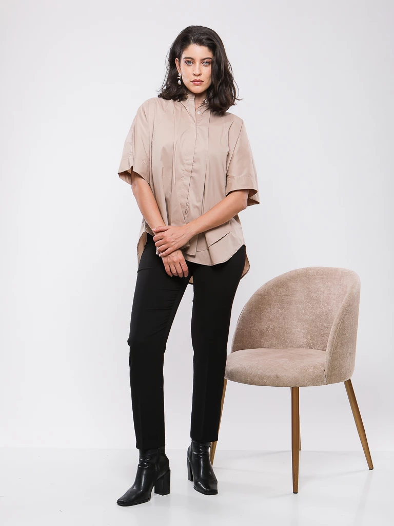 CHEMISE A MANCHES COURTES ET LARGES