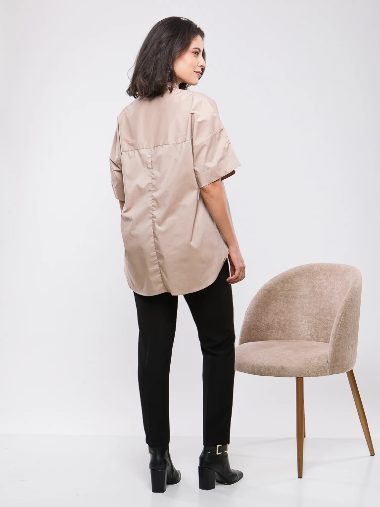 CHEMISE A MANCHES COURTES ET LARGES