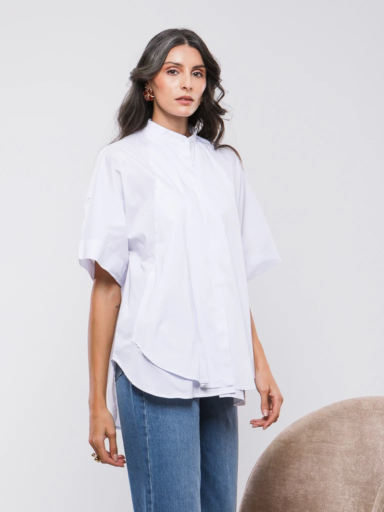 CHEMISE A MANCHES COURTES ET LARGES