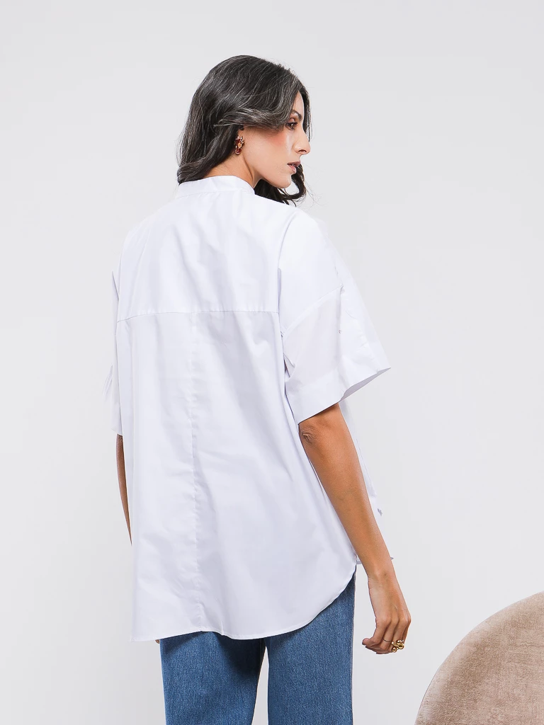CHEMISE A MANCHES COURTES ET LARGES