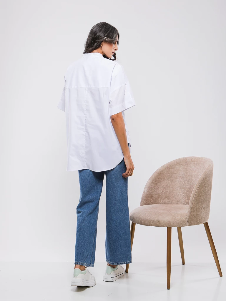 CHEMISE A MANCHES COURTES ET LARGES