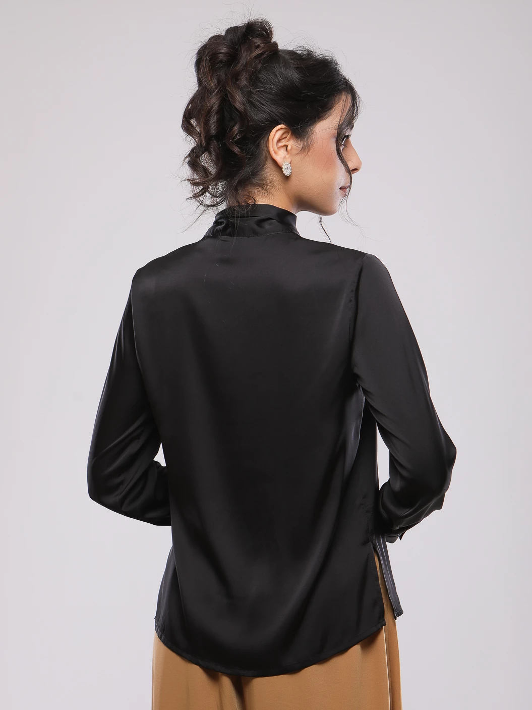 BLOUSE EN SOIE A COL LAVALLIERE