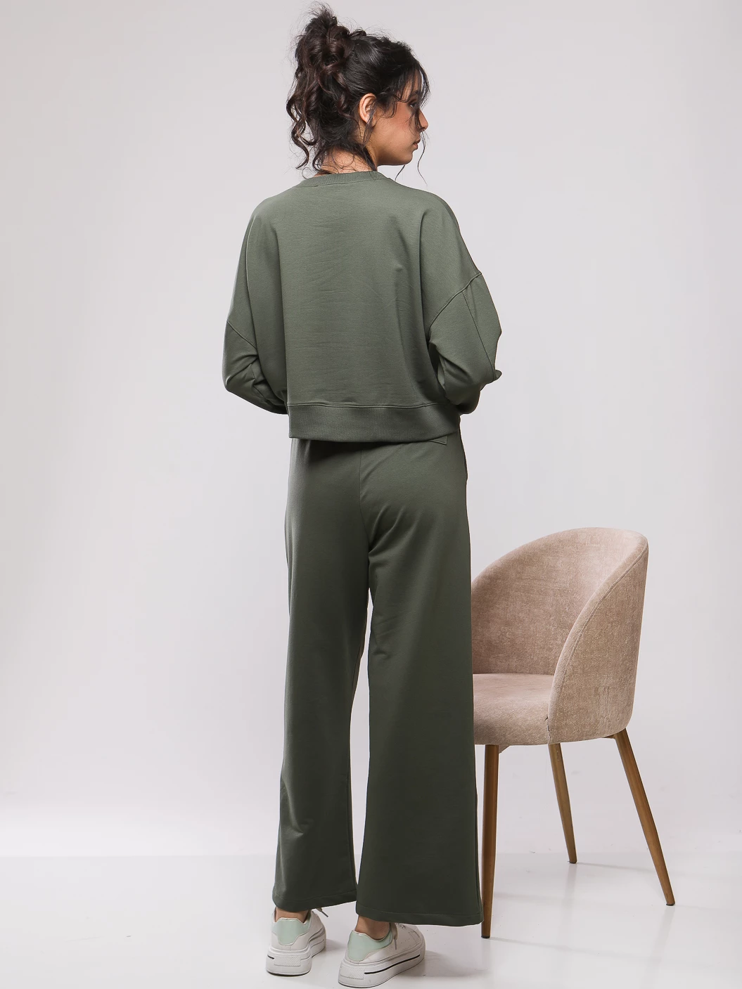 ENSEMBLE PANTALON LARGE ET SWEAT CROP