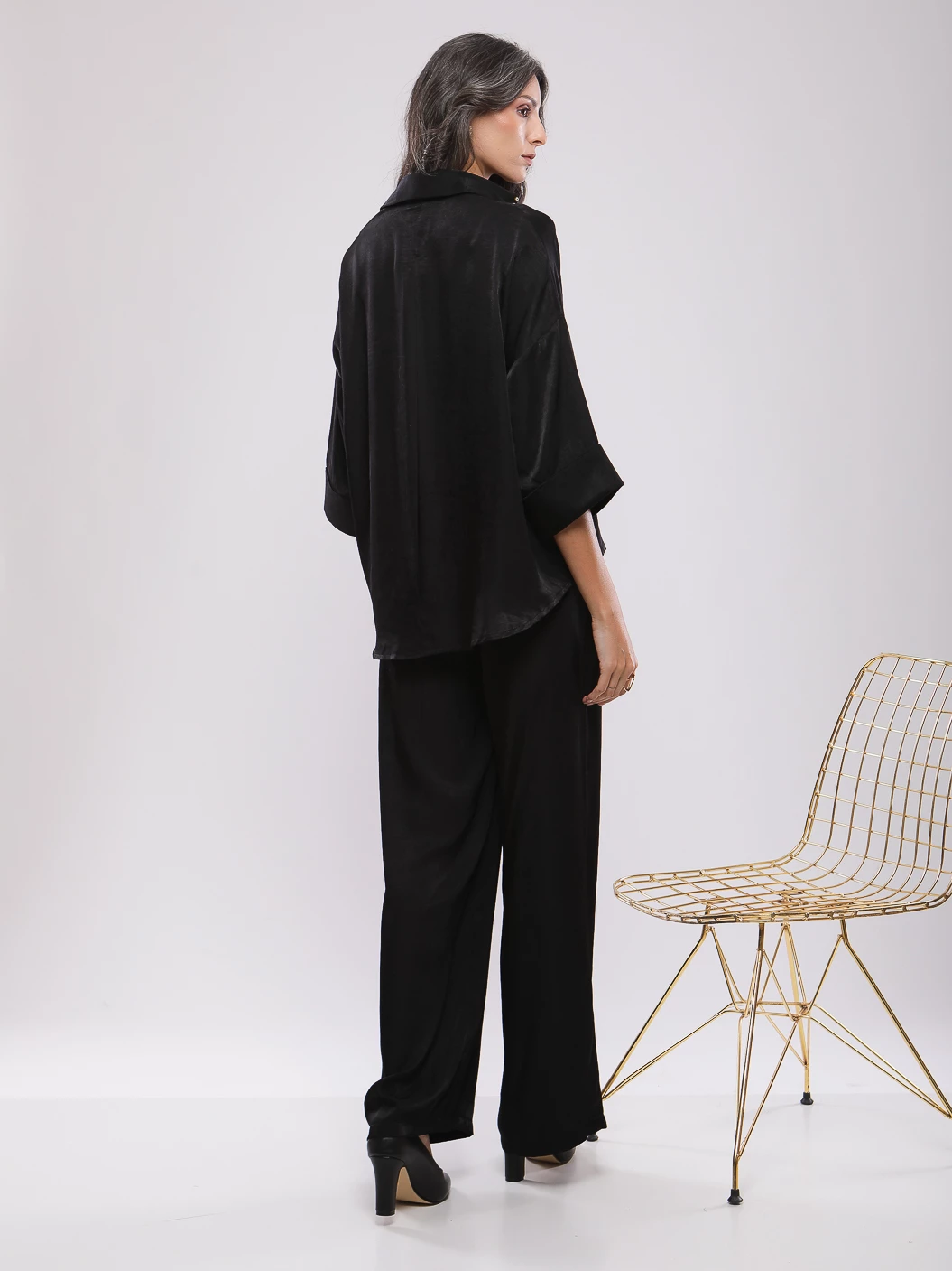 SET ELEGANT AVEC CHEMISE DECOREE AU COL