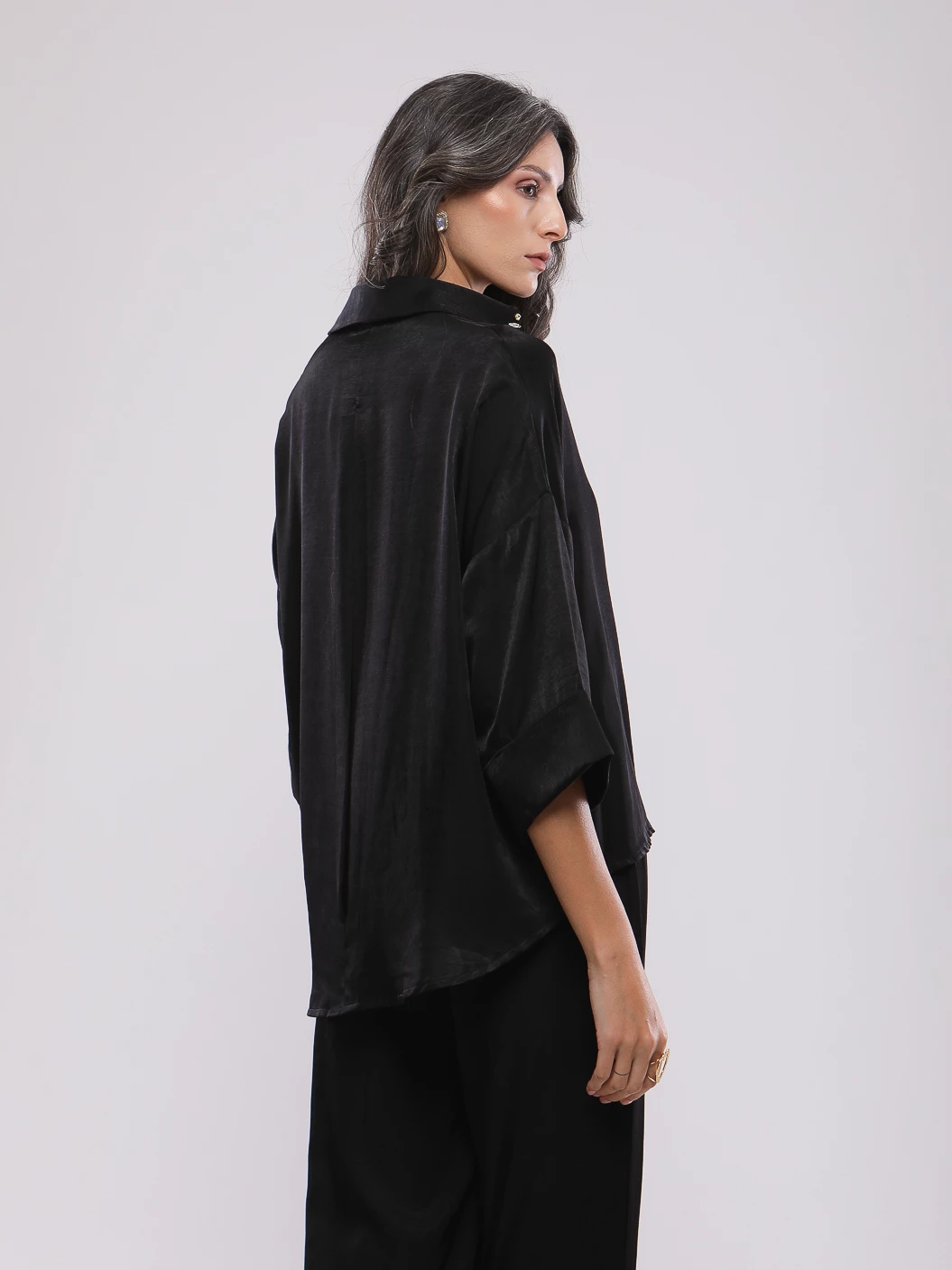 SET ELEGANT AVEC CHEMISE DECOREE AU COL