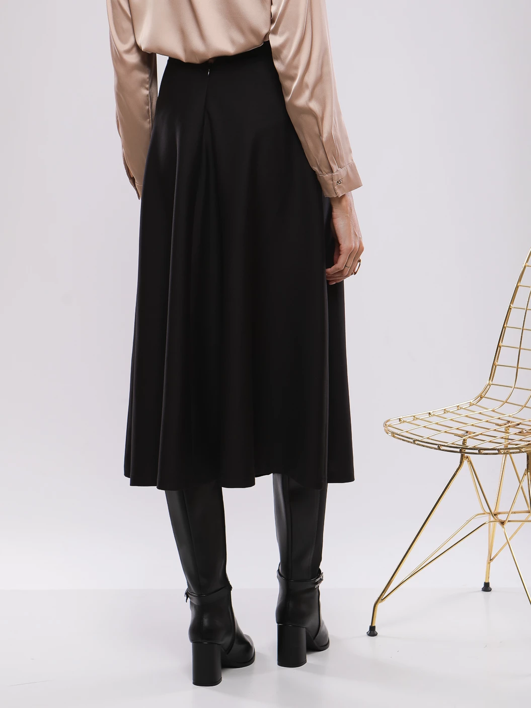 JUPE MIDI ÉVASÉE AVEC POCHES