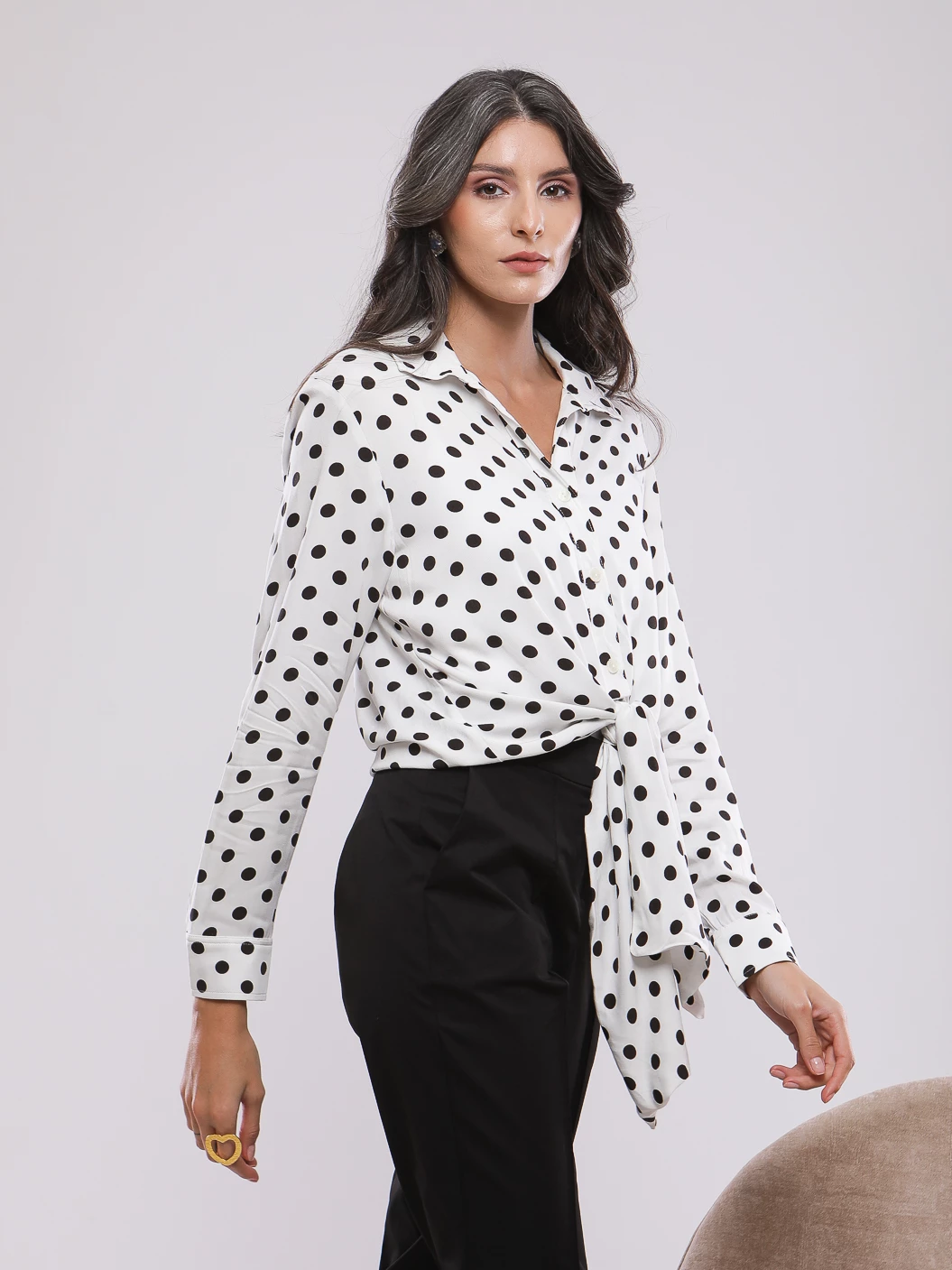 CHEMISE A POIS AVEC NŒUD A LA TAILLE