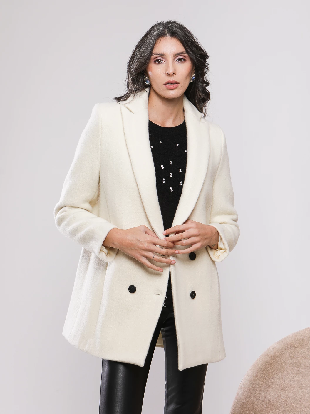 MANTEAU COURT TEXTURÉ DOUBLE BOUTONNAGE