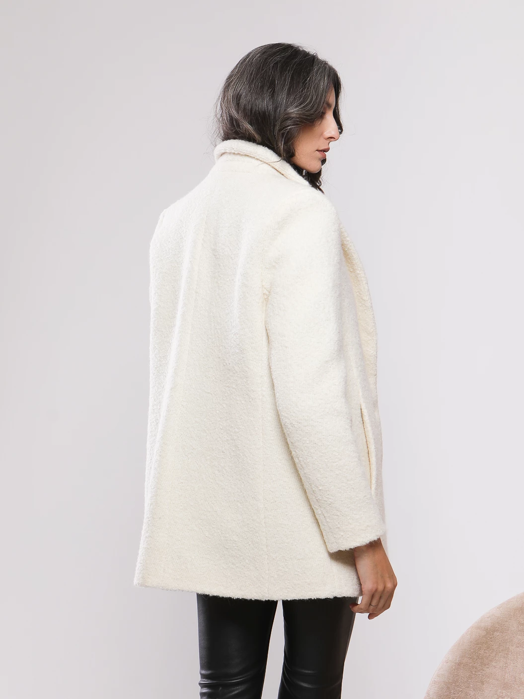 MANTEAU COURT TEXTURÉ DOUBLE BOUTONNAGE