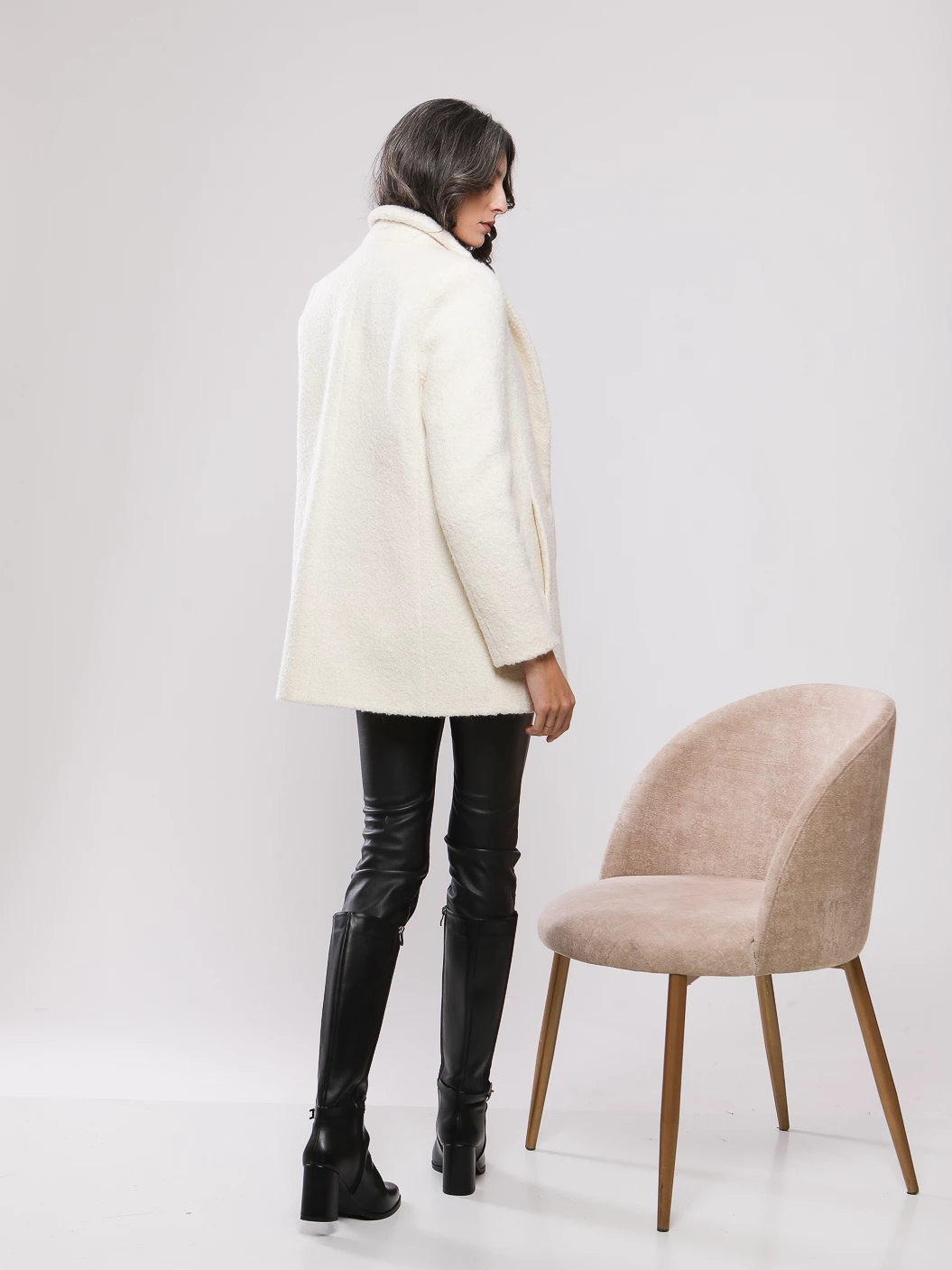 MANTEAU COURT TEXTURÉ DOUBLE BOUTONNAGE