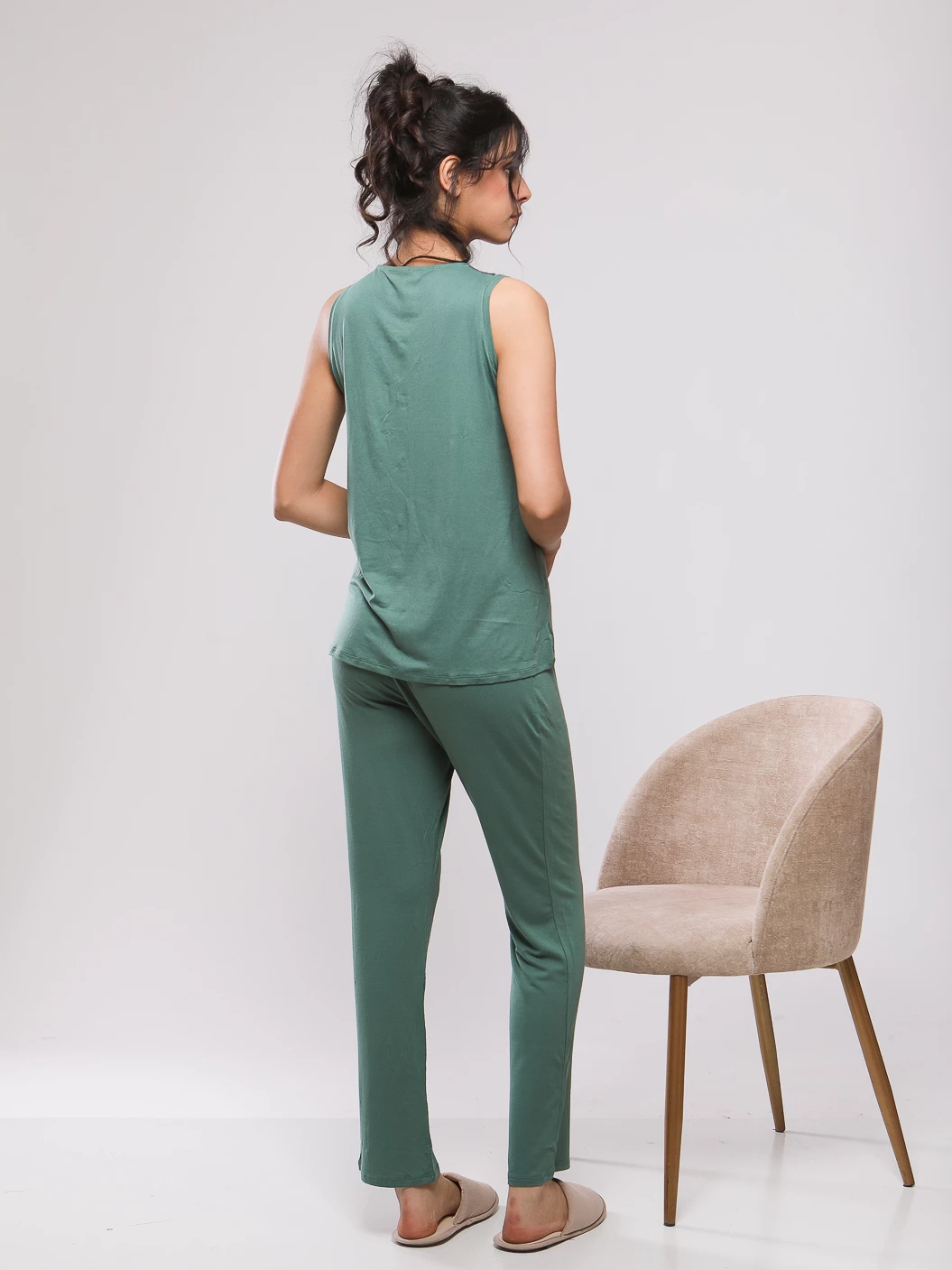 PYJAMA A ENCOLURE DENTELEE ET BOUTONS FANTAISIE