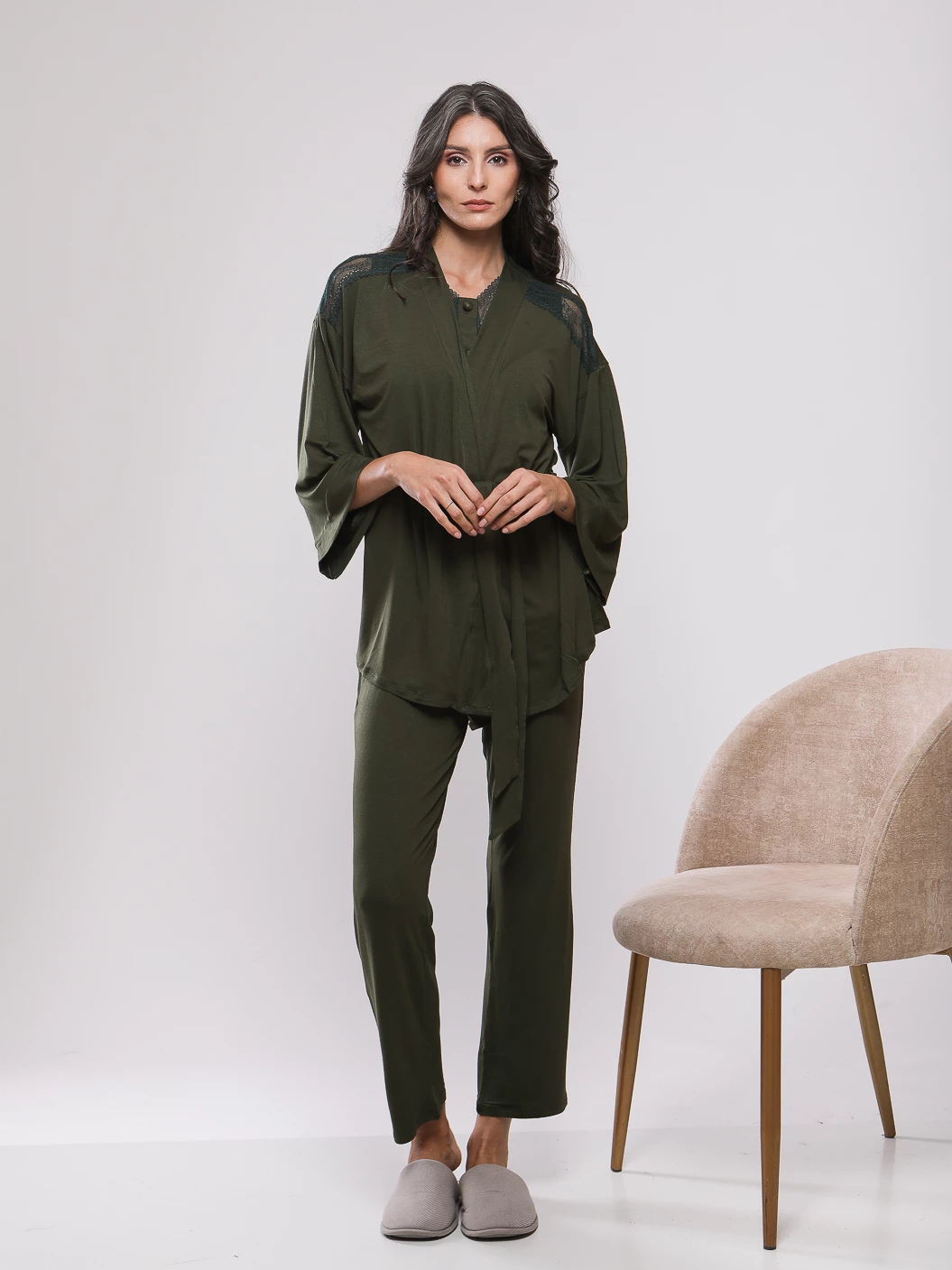 PYJAMA A ENCOLURE DENTELEE ET BOUTONS FANTAISIE