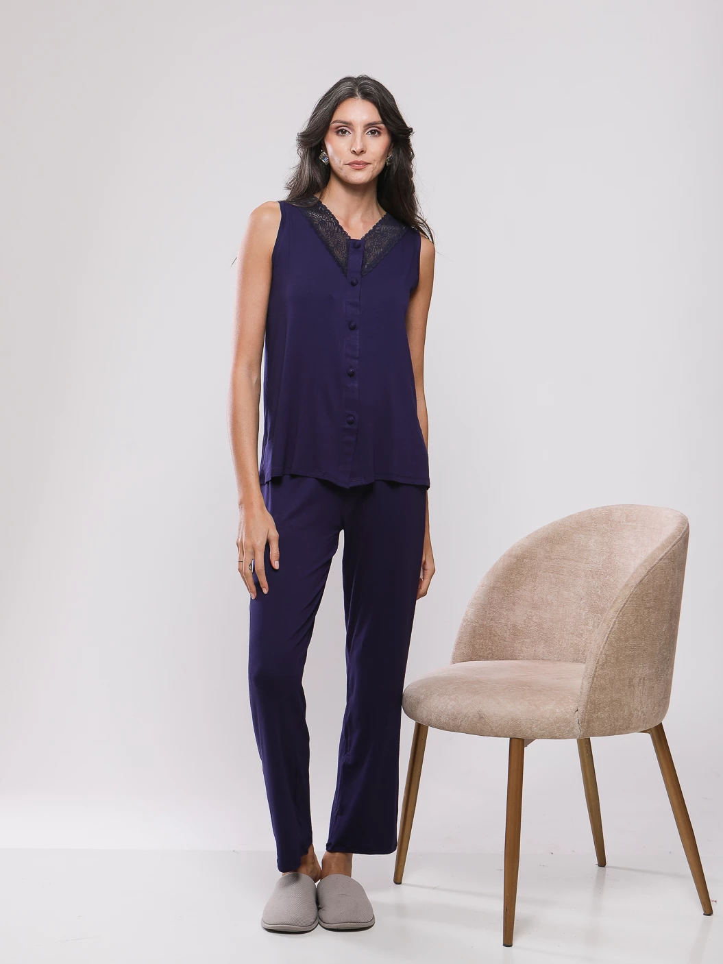 PYJAMA A ENCOLURE DENTELEE ET BOUTONS FANTAISIE