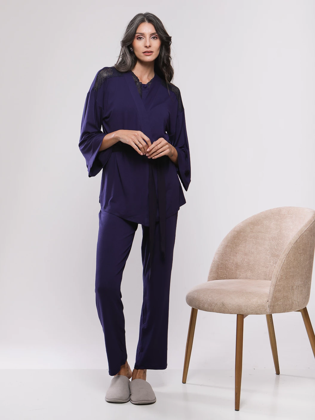 PYJAMA A ENCOLURE DENTELEE ET BOUTONS FANTAISIE