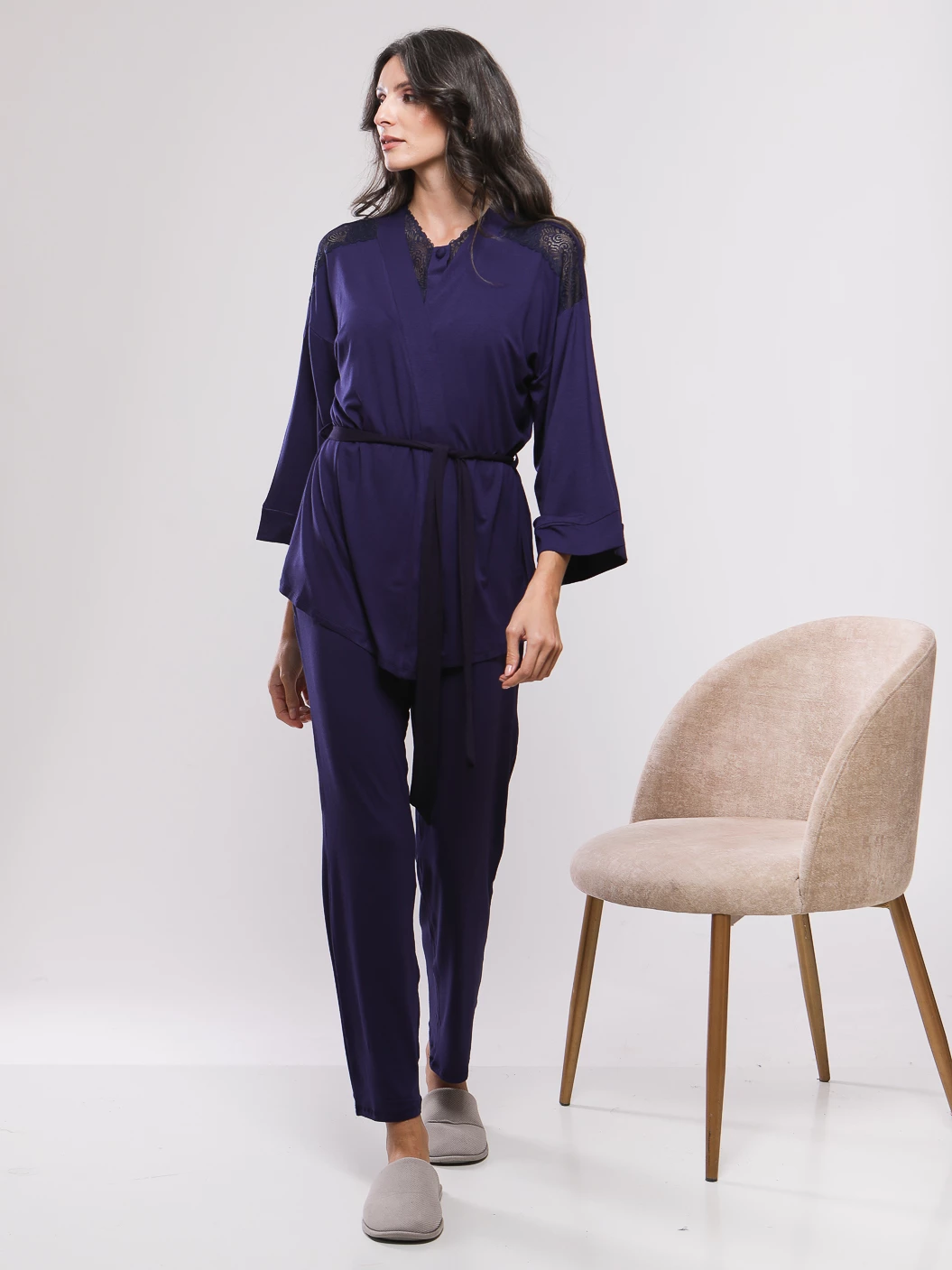 PYJAMA A ENCOLURE DENTELEE ET BOUTONS FANTAISIE