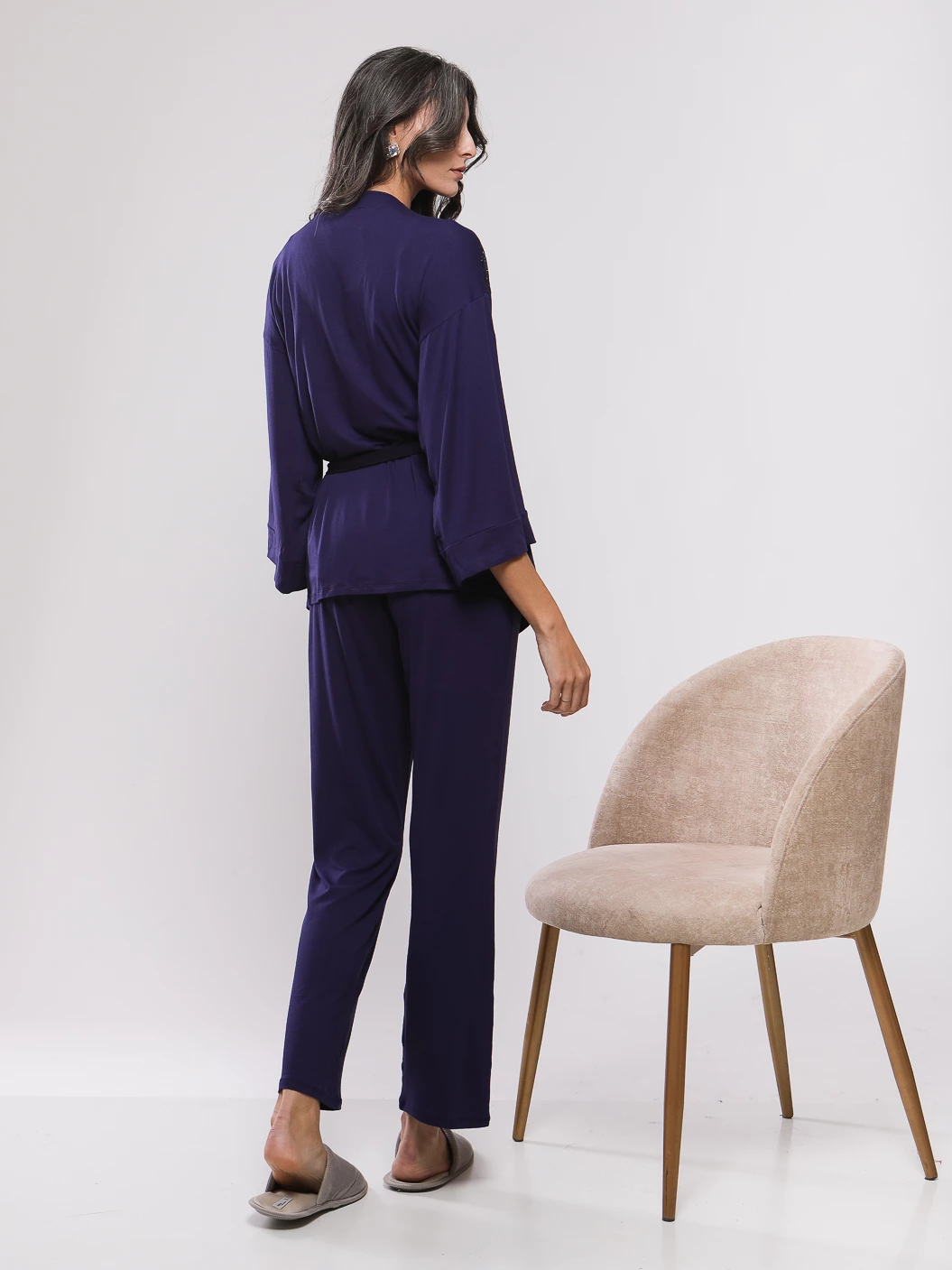 PYJAMA A ENCOLURE DENTELEE ET BOUTONS FANTAISIE