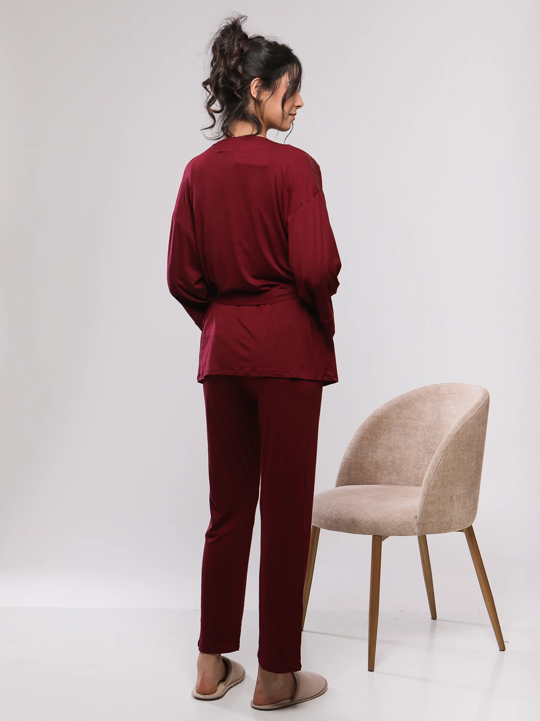 PYJAMA A ENCOLURE DENTELEE ET BOUTONS FANTAISIE