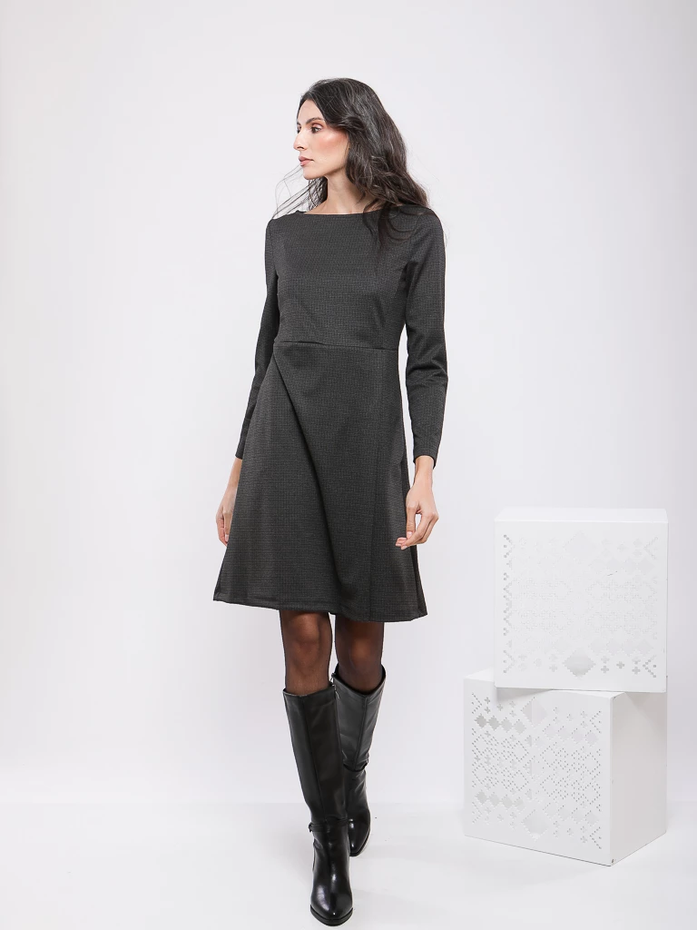 ROBE COURTE CINTREE A MANCHES LONGUES