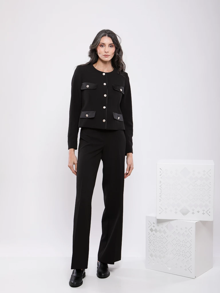 VESTE COURTE AVEC BOUTONS DORÉS