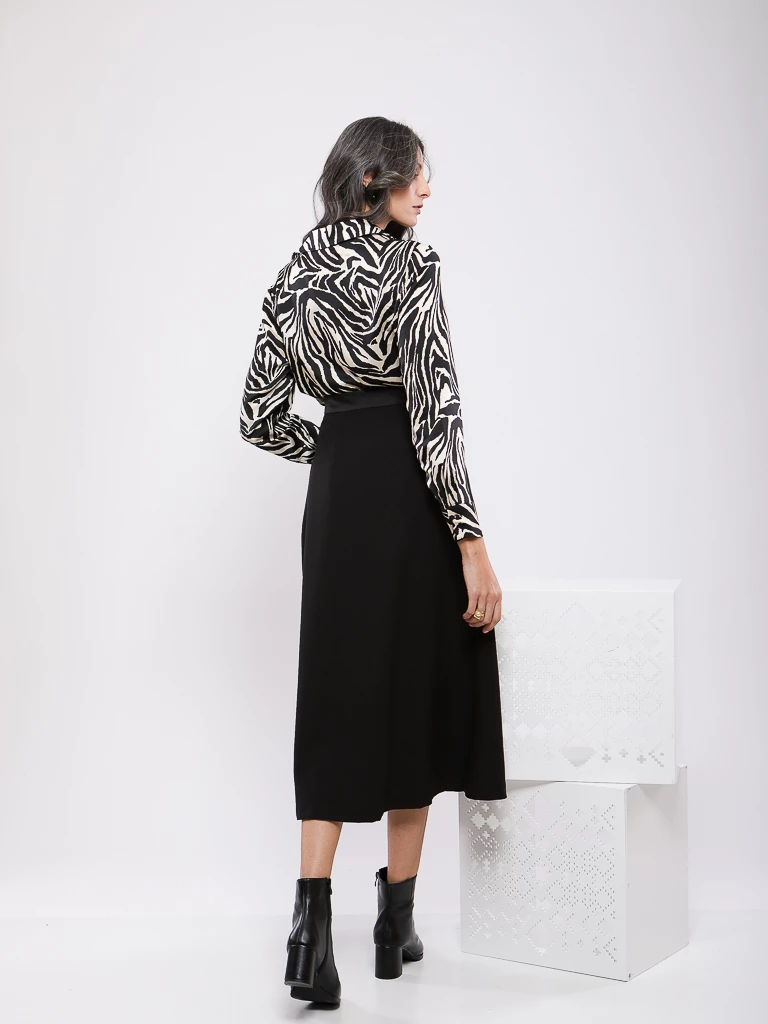 JUPE MI-LONGUE BOUTONNÉE