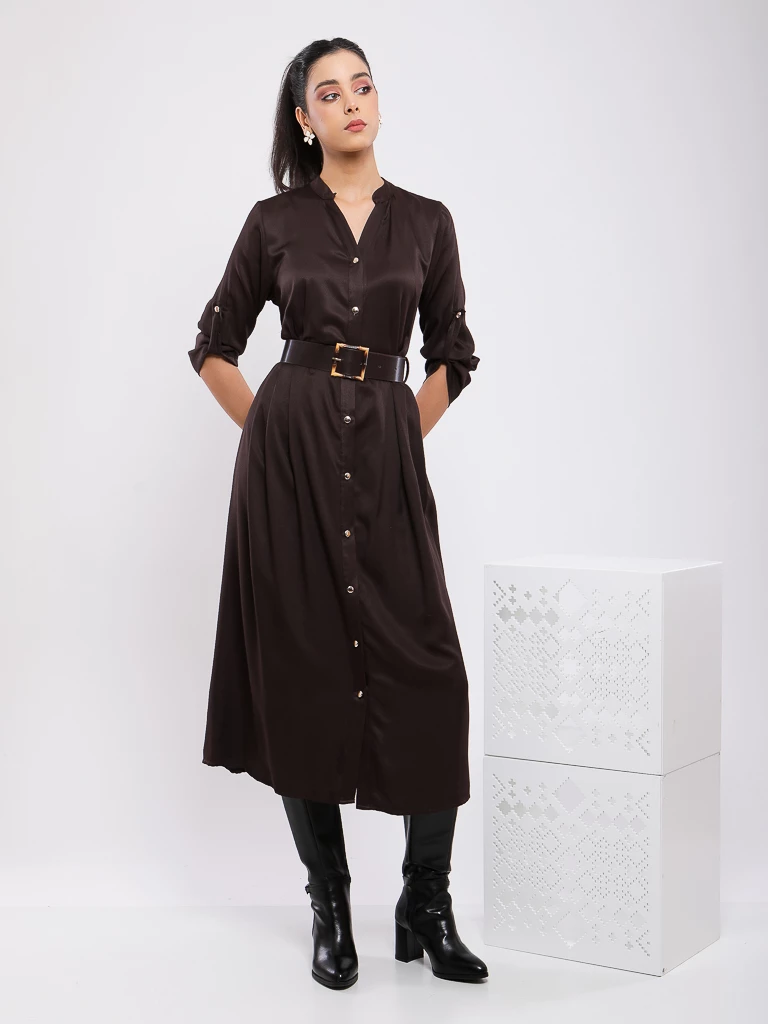 ROBE MI-LONGUE A COL MAO