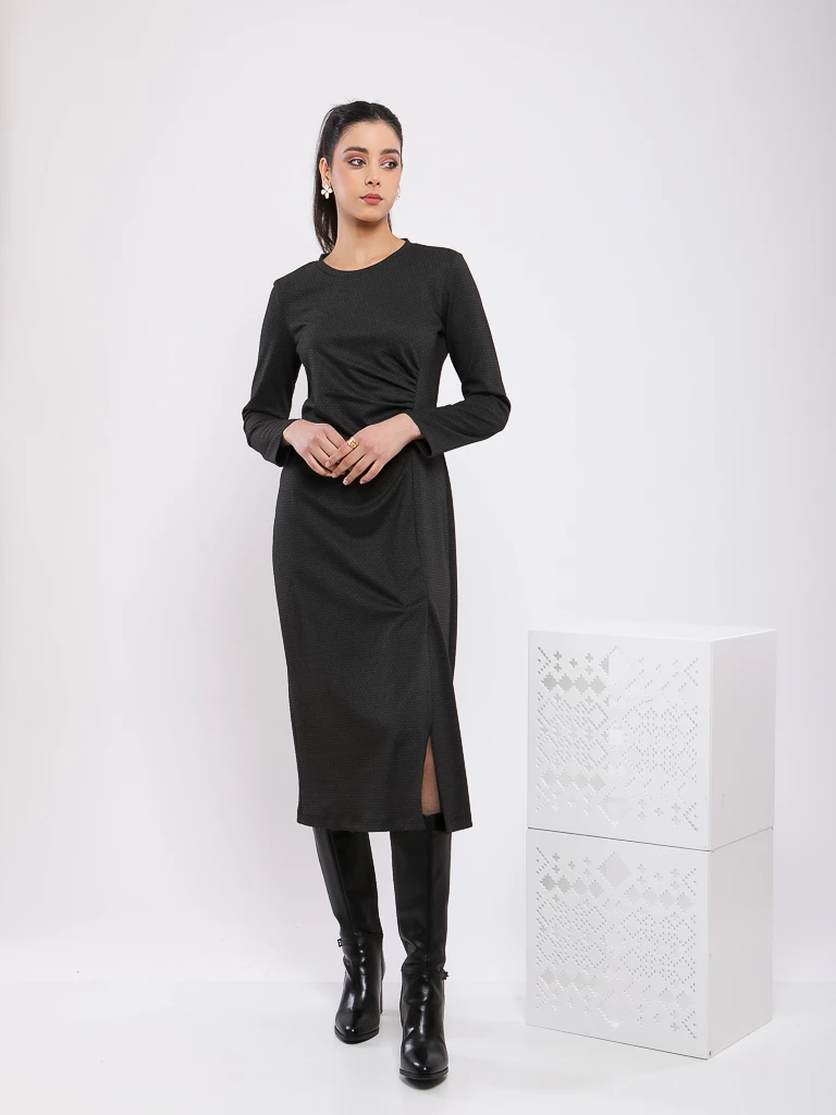 ROBE AJUSTEE A FENTE LATERALE