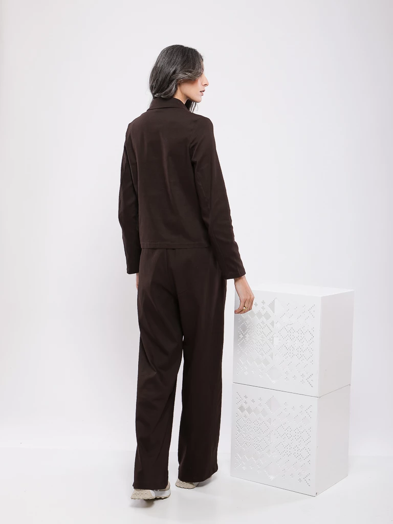 CHEMISE COURTE AVEC POCHES PLAQUEES