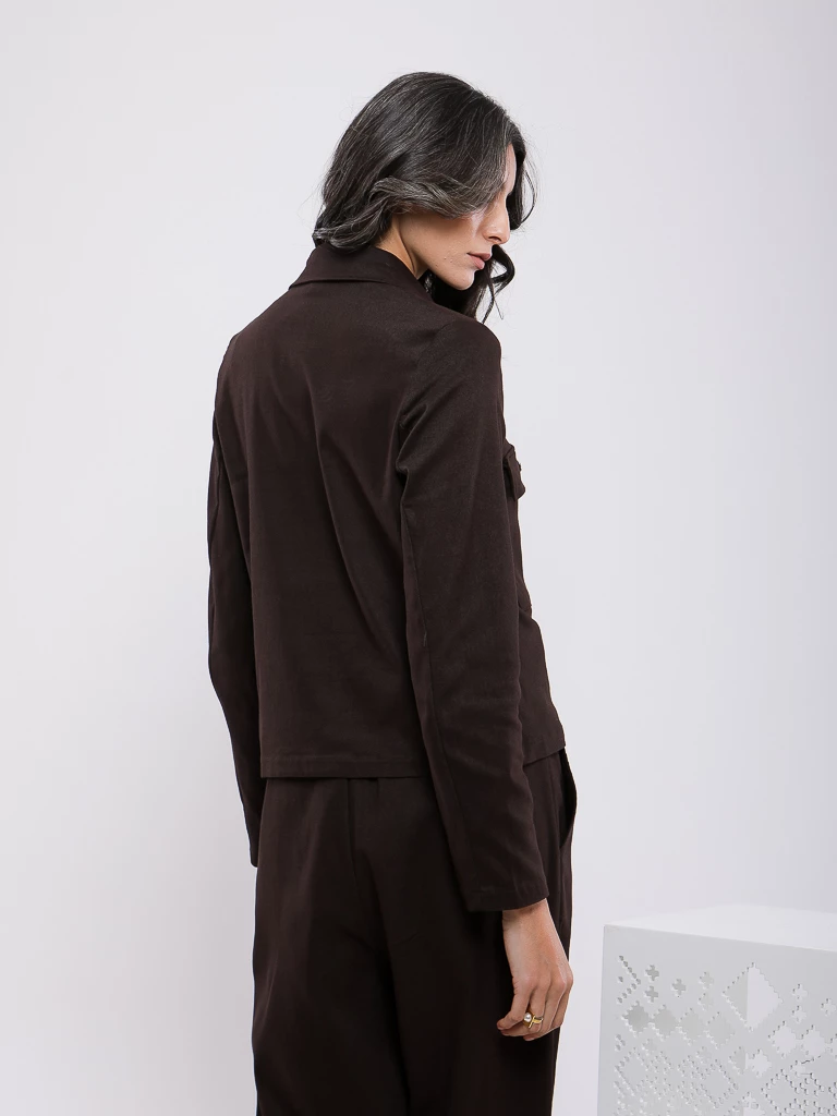 CHEMISE COURTE AVEC POCHES PLAQUEES