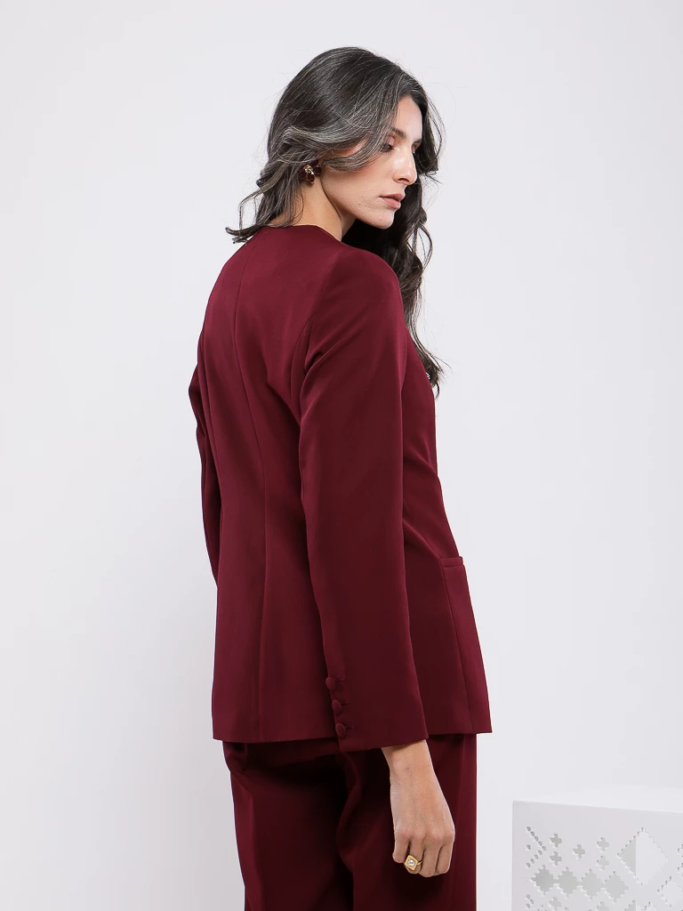 VESTE À COL RAS DU COU